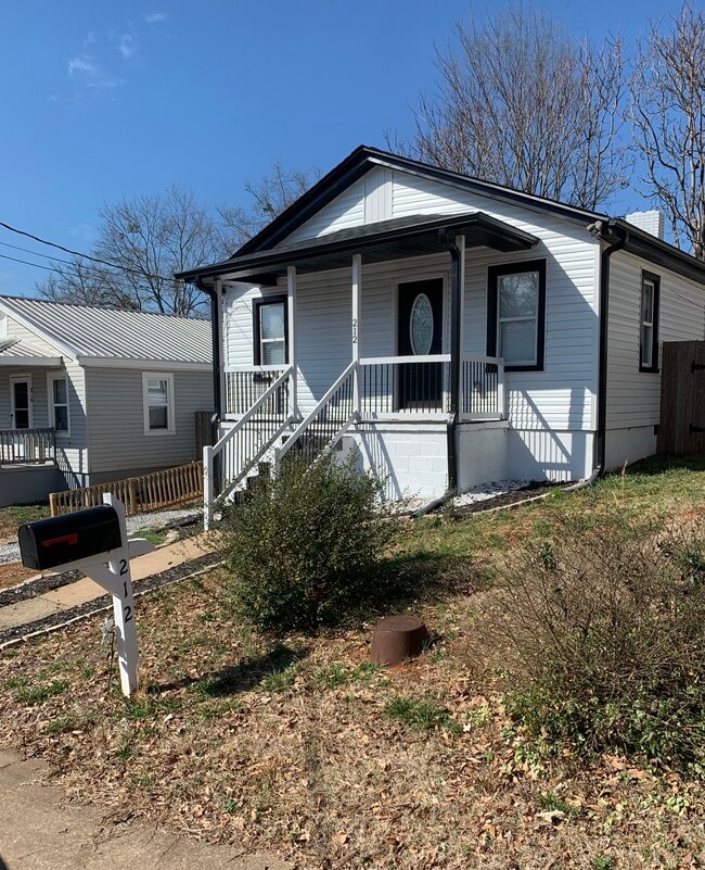 Photo - 212 Spartanburg St