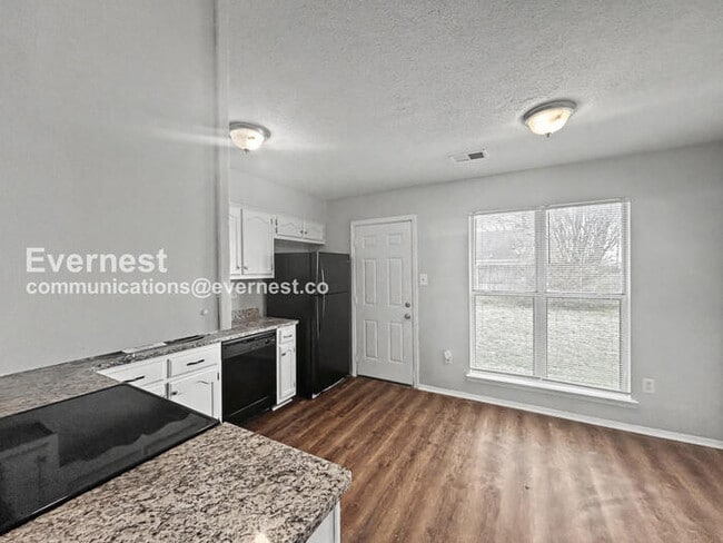 Photo - 3400 Laurelwood Dr