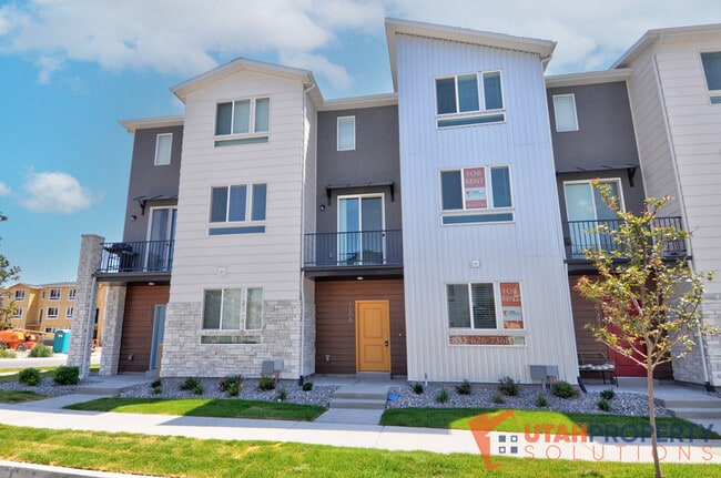 Building Photo - 1006 W 430 S Rental