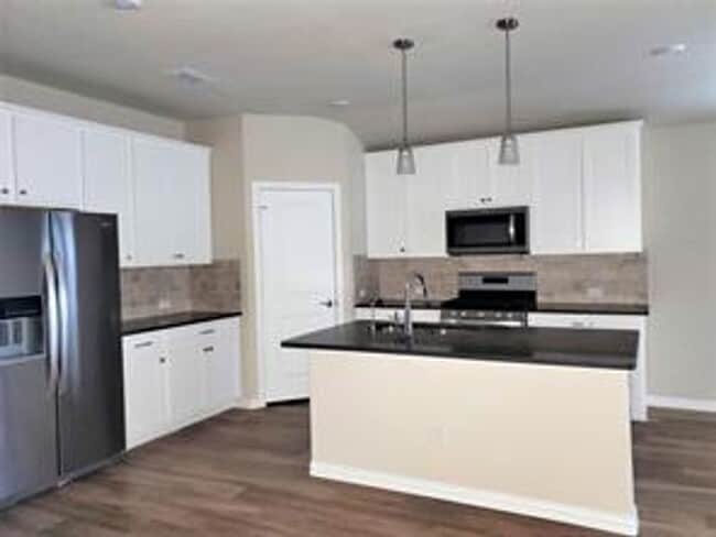 Photo - 3 Bedroom with Flex Space Available NOW!