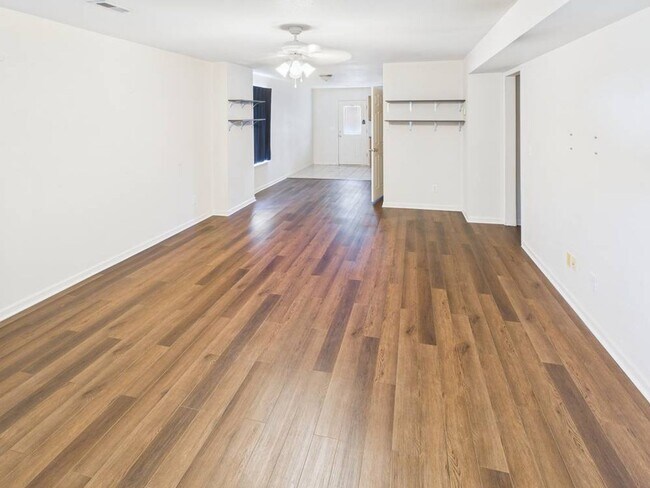 Photo - 402 Elliott Ln