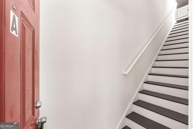 Photo - 94 Lucy St SE Unidad A