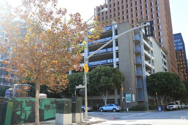 Photo - One Steuart Lane