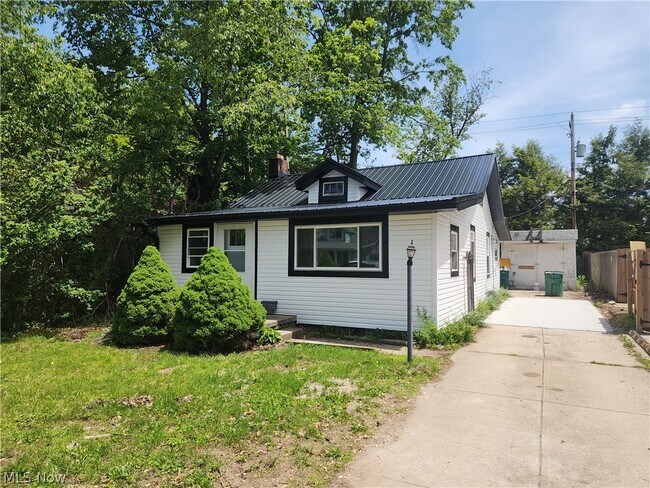 Building Photo - 6247 Seneca Rd