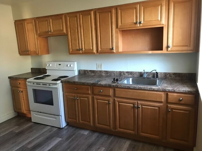 Photo - 452-454 Thompson Ave Unit 1st Floor