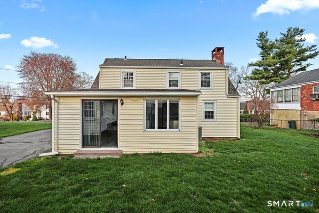 Photo - 575 S Main St