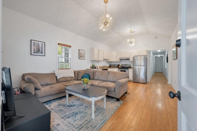 Photo - Awesome Three Bedroom One Bath Home - Downtown Charleston - Excellent Location! Unidad 15 Humphrey Court