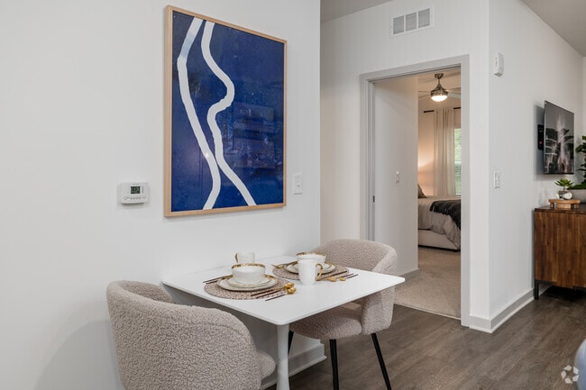 1BR, 1BA - 756SF - Dining Area