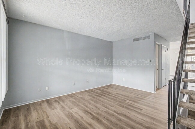 Photo - 8911 Field St