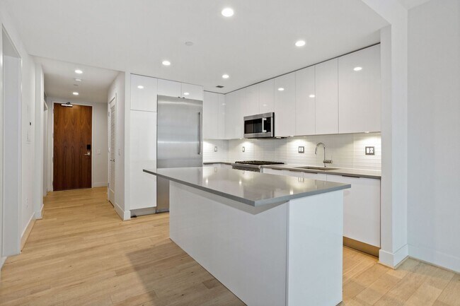 Photo - 1 Bed Plus Den 1 Bath! Pets Welcome! Pool!