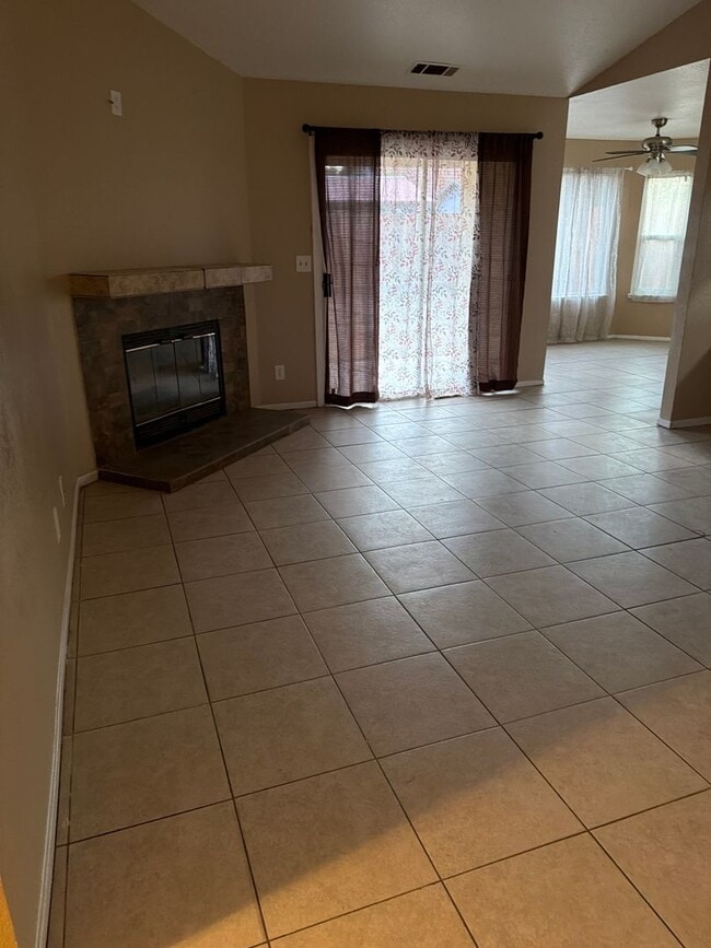 Photo - 2127 Park View Dr