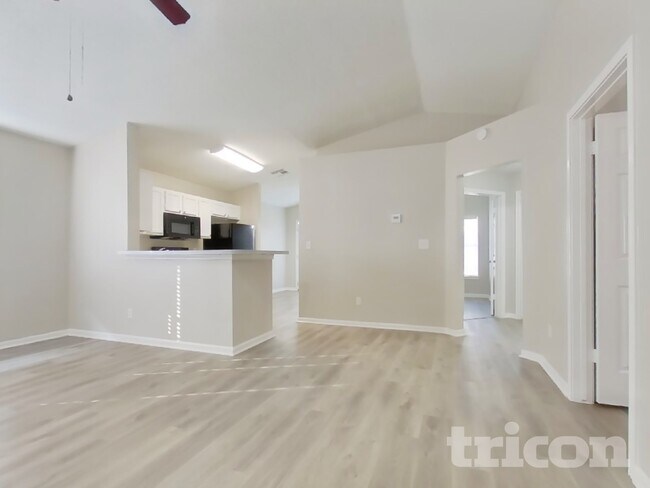 Photo - 3254 Kelling St