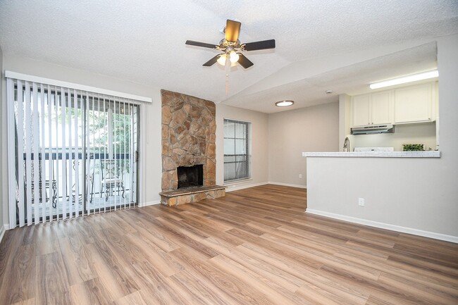 Building Photo - 17331 Red Oak Dr Unit 24
