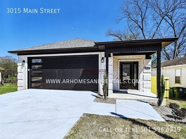 Building Photo - 3015 Main St