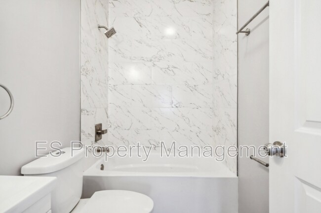 Photo - 1602 Quill St