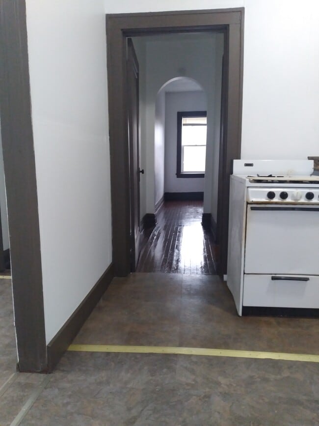 Building Photo - 130 E 13th Ave Rental