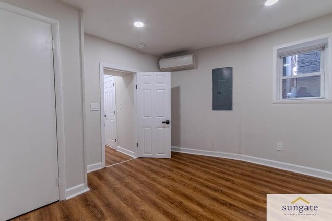 Photo - 1445 William St Unit 1