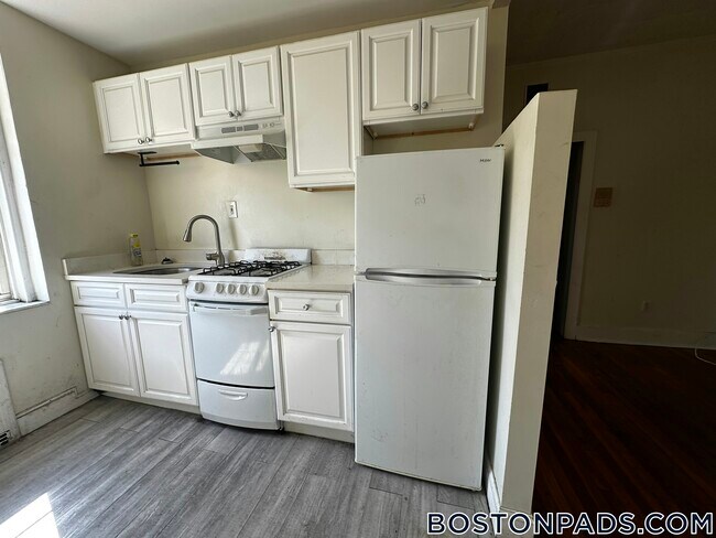 Building Photo - 126 Warren St Rental