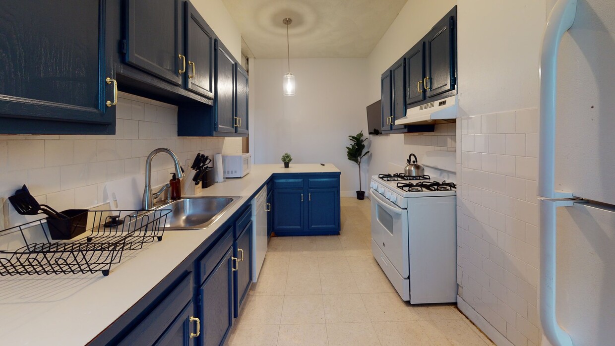 Photo - Private bedroom in 4 bed/1 bath Home