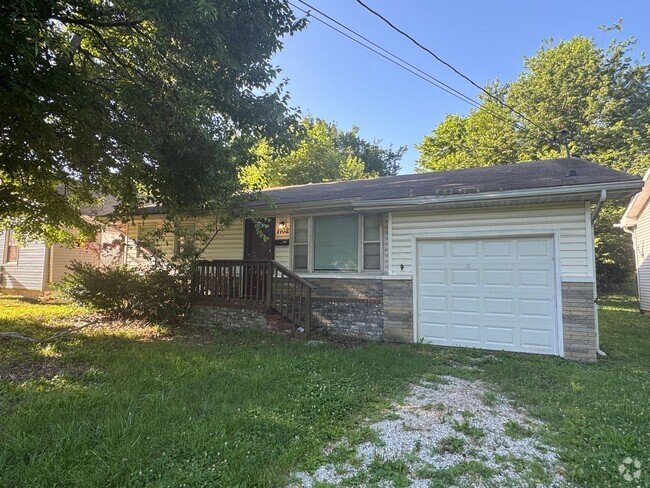 Building Photo - Cute 3 Bedroom Home Available Now