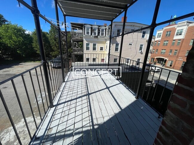 Building Photo - 369A Centre St Unit 2TS