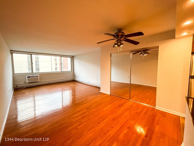 Photo - 1344 N Dearborn St