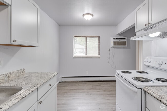 2 BR, 1 BA, 600 SF - Fred Apartments