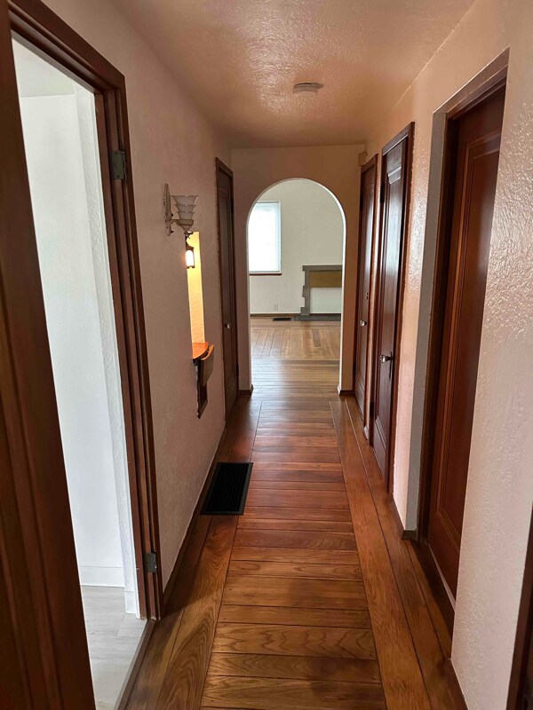 Photo - 901 Corwin Ave