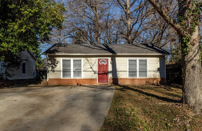 Building Photo - Charming & VERY CLEAN 1 Bed, 1 Bath Home Near Hospital & Winthrop | $1,200/month | Available Now
