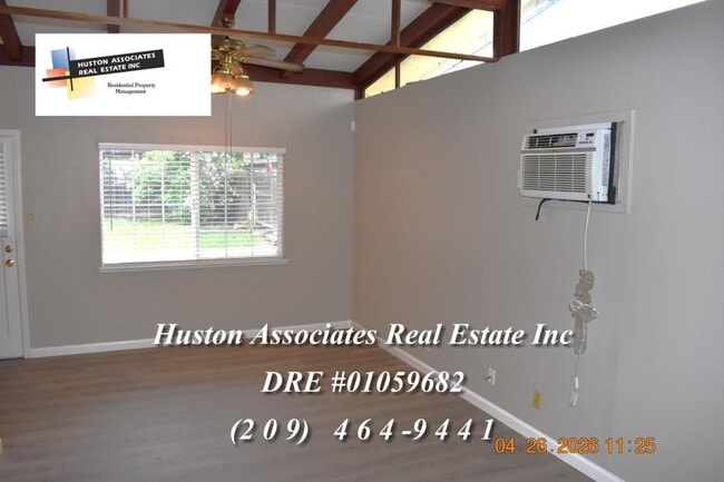 Photo - 3936 Dennis Ave