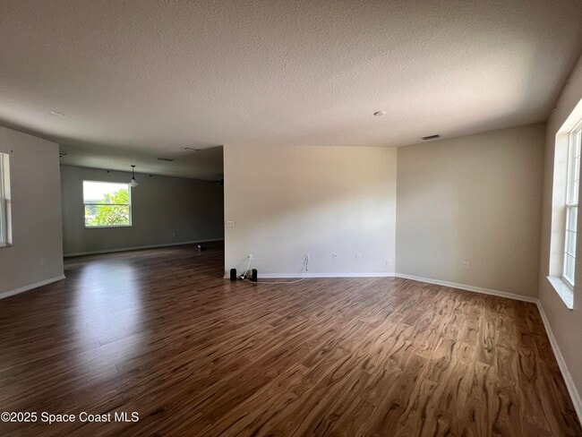 Photo - 1458 Deming Dr SE