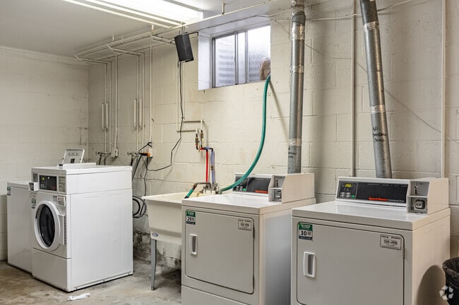 Lavandería - Camelot Apartments