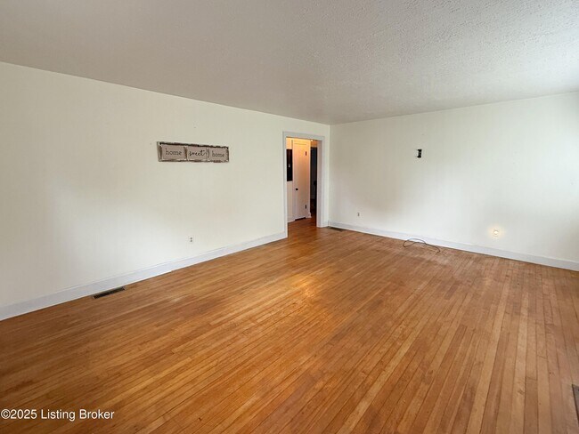 Photo - 1445 Campbellsville Rd