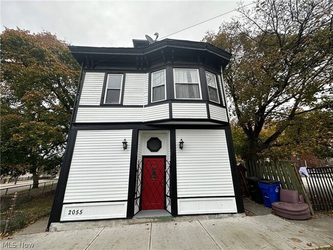 Photo - 2055 W 65th St