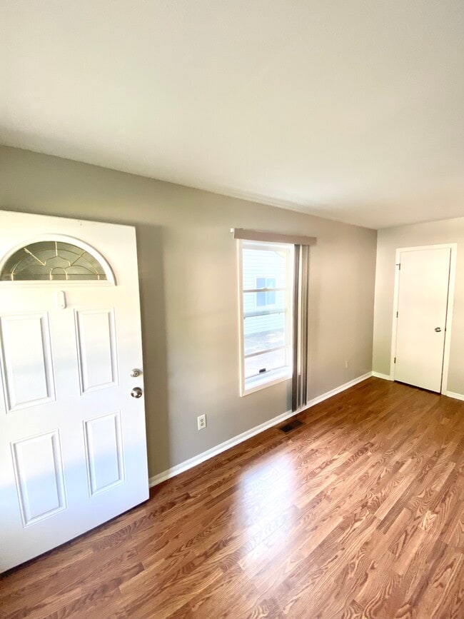 Photo - 6528 Rosebelle Ave