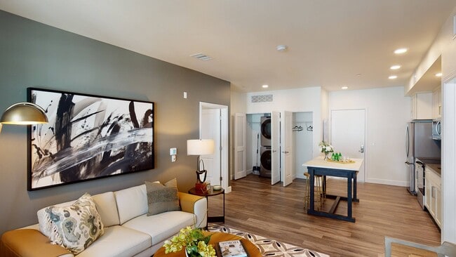 Photo - Capitol Towers - Luxury Midrise