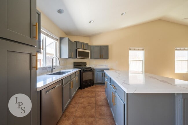 Photo - Fresno South East Home, 3BR/2BA, Built 200...