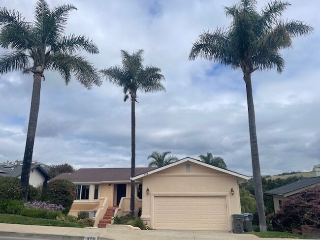 Building Photo - Charming 3 Bedroom 2.5 Bath home in Pismo Heights