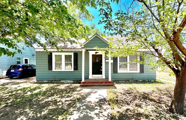 Photo - 2305 27th St Unit Front