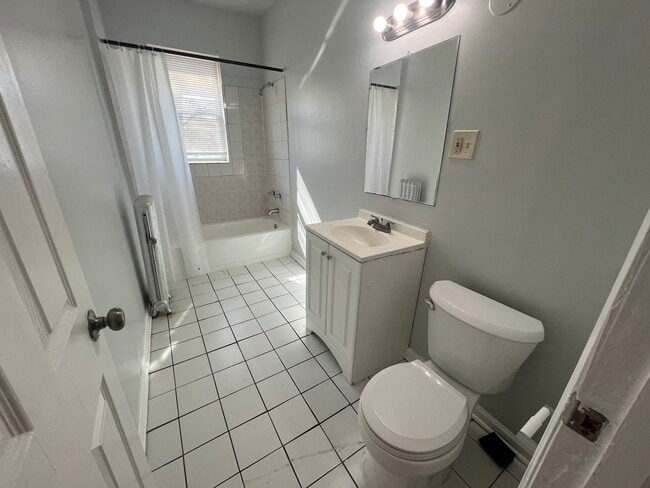 Photo - 2047 E 68th St