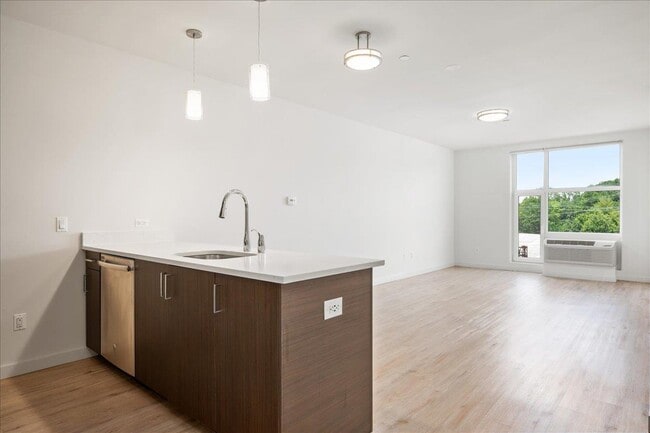 Photo - 550 Halstead Ave Apartamento