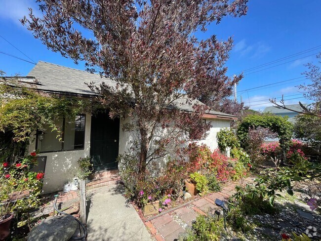 Building Photo - 2bd Monterey Cottage with Ocean Views Rental