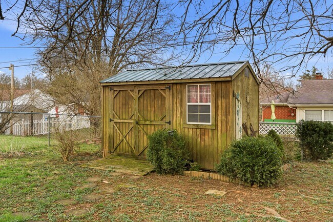 Photo - 925 Ashland Ave