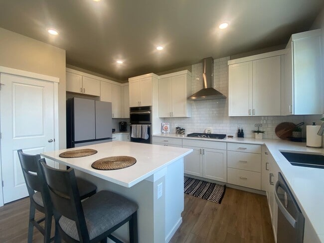 Photo - Modern Bonney Lake Home w/ AC  **SHORT TERM LEASE **