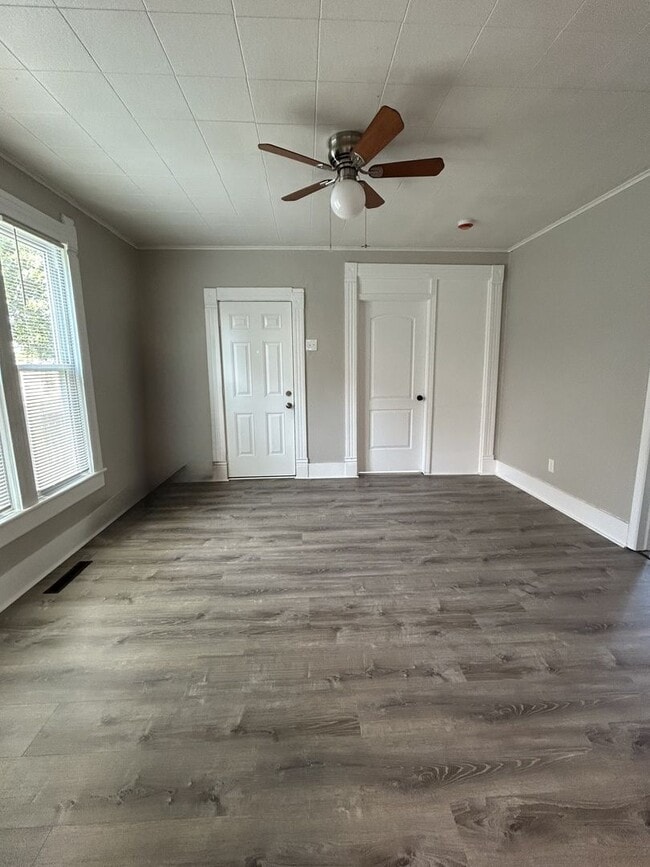 Photo - 810 N Elm St