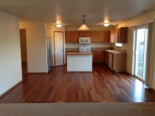 Photo - 259 Bondgard Ave E