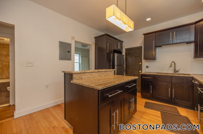 Photo - 339 Allston St Unidad U2