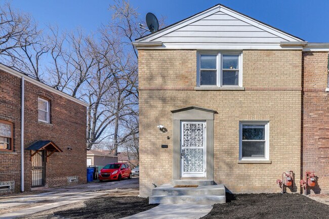 Photo - 9828 S Yates Blvd Unit ID1306462P