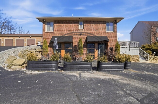 Building Photo - 1133 N Byrne Rd Unit 4