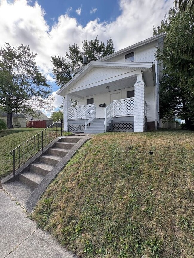 Building Photo - Two bedroom one bathroom home for rent